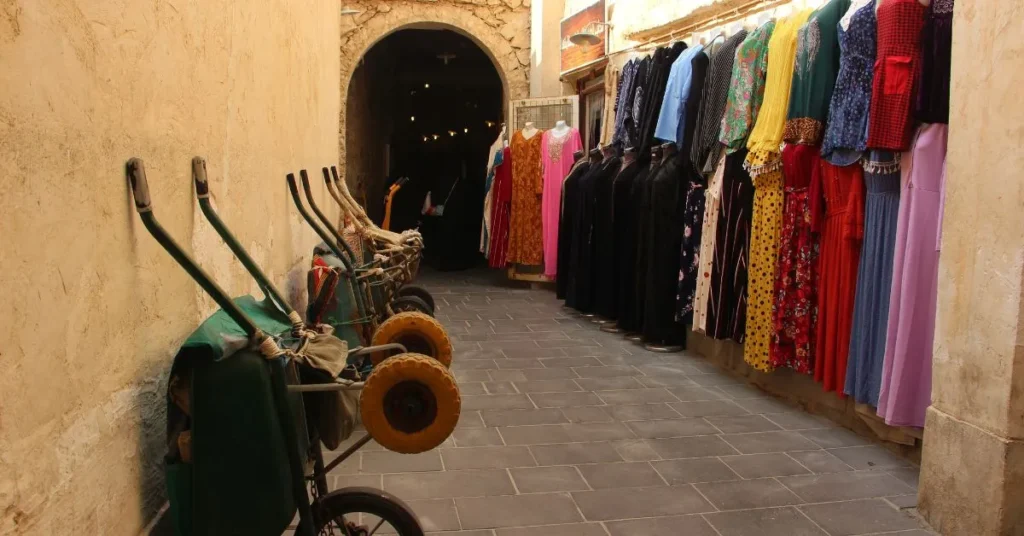 Qatar Puns About Shopping & Souqs